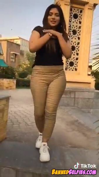 Marely – Hot Amateur Teen Striptease